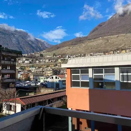 Laila House-sondrio Apartament
