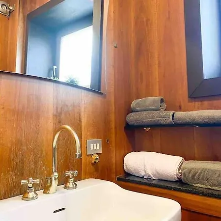 Laila House-sondrio Apartament *